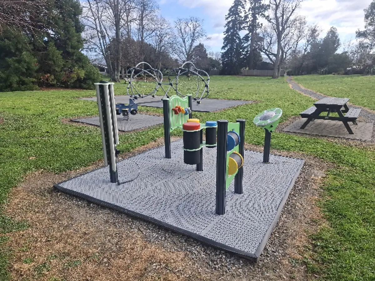Burleigh Park playground photo