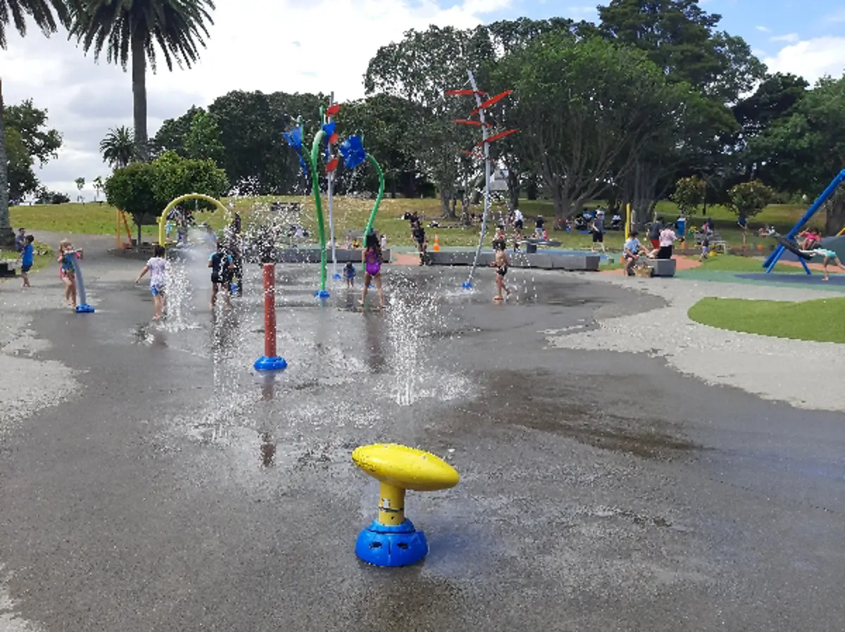 Potters Park playground photo