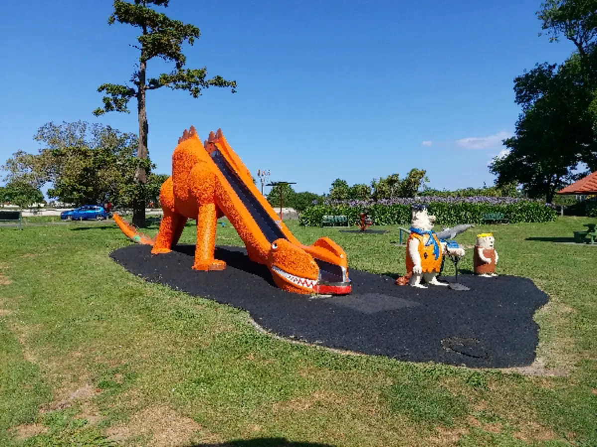 Photo of Kowhai Park (Anzac Parade) by SheenaT