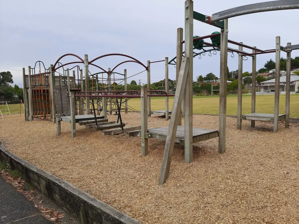 Windy Ridge School playground photo