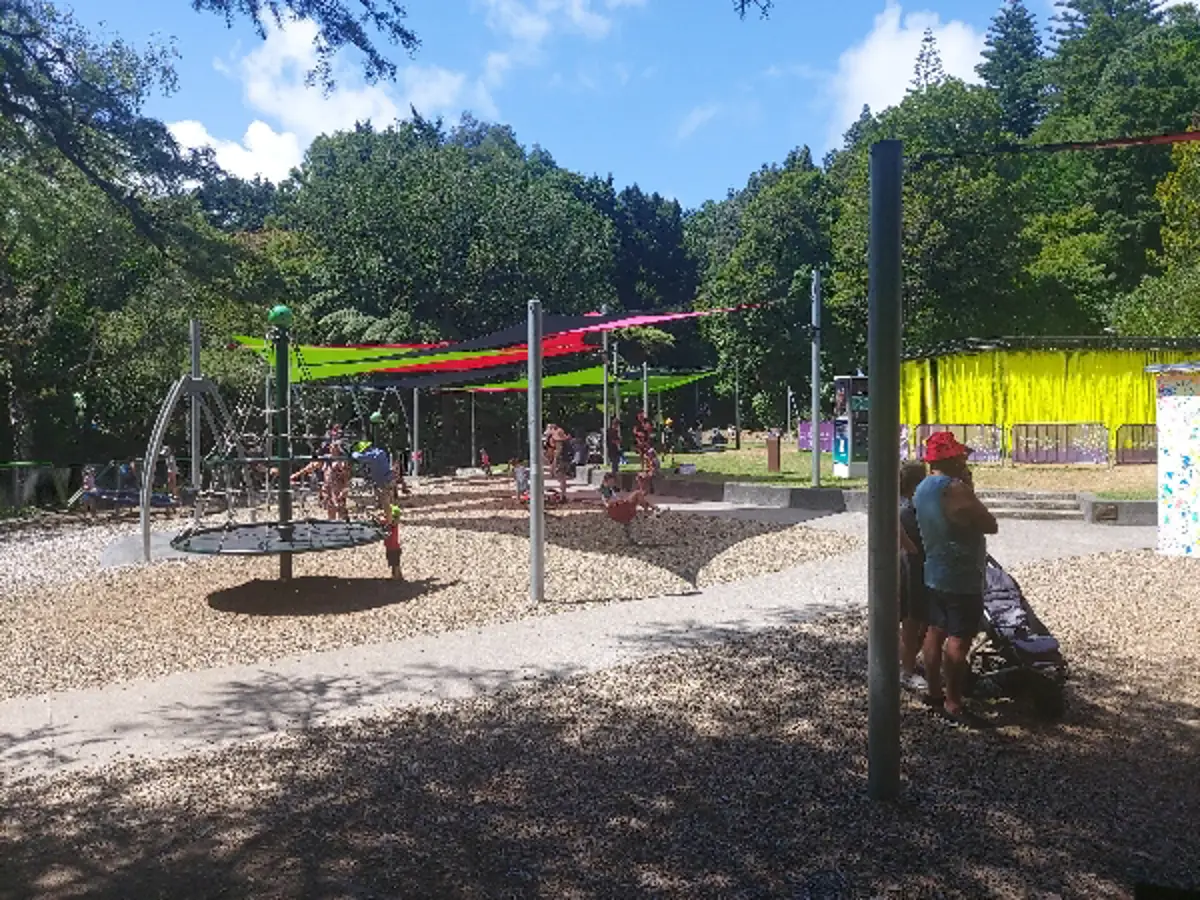 Photo of Pukekura Park by SheenaT