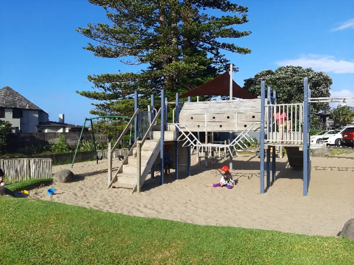 Huntly Road Reserve playground photo