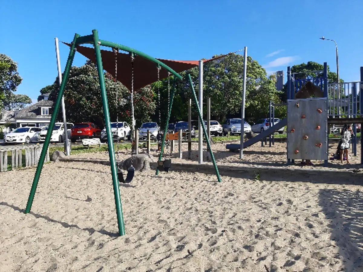 Photo of Huntly Road Reserve by thecyberpr