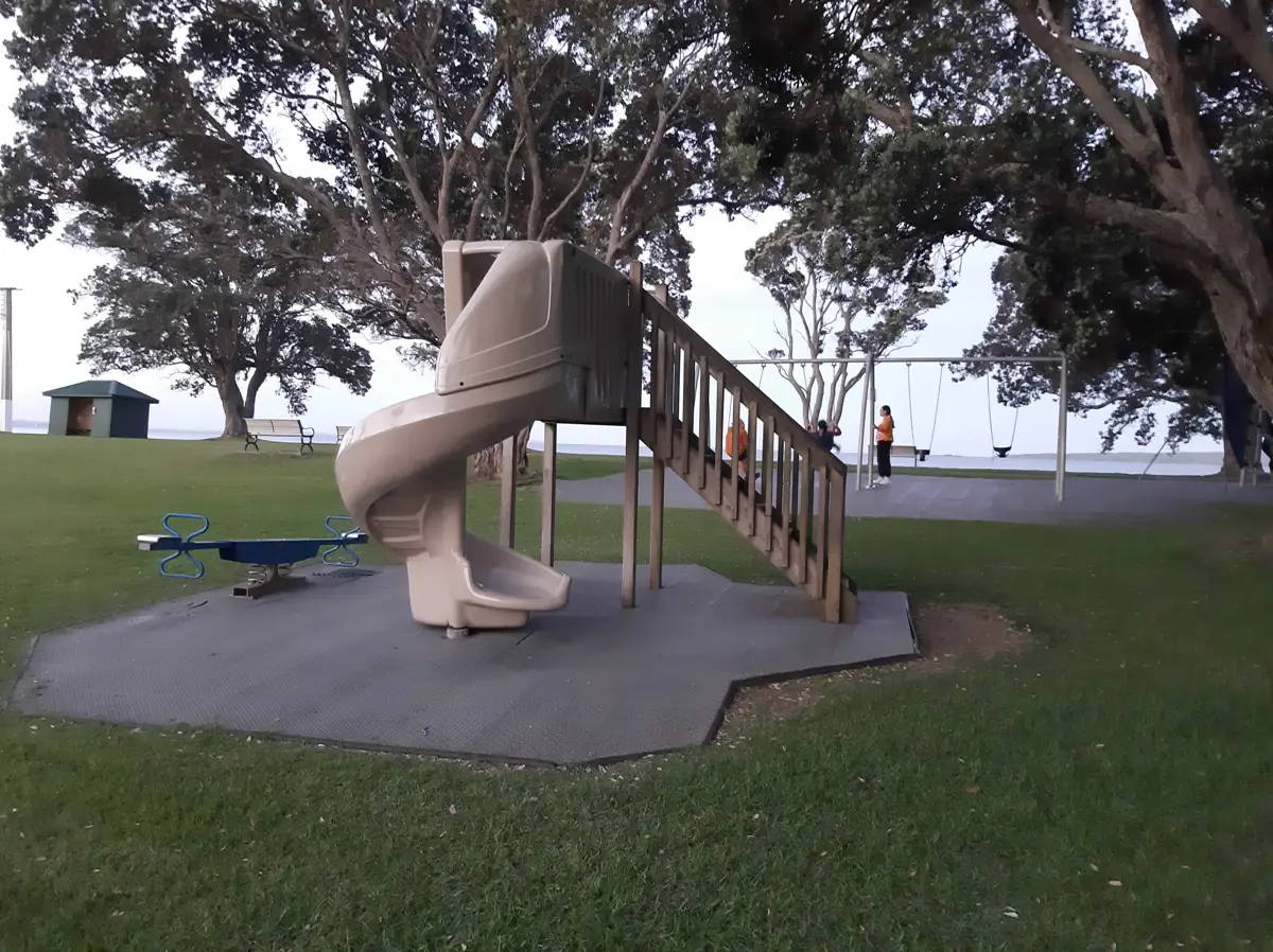 Photo of Narrow Neck Beach Playground by thecyberpr