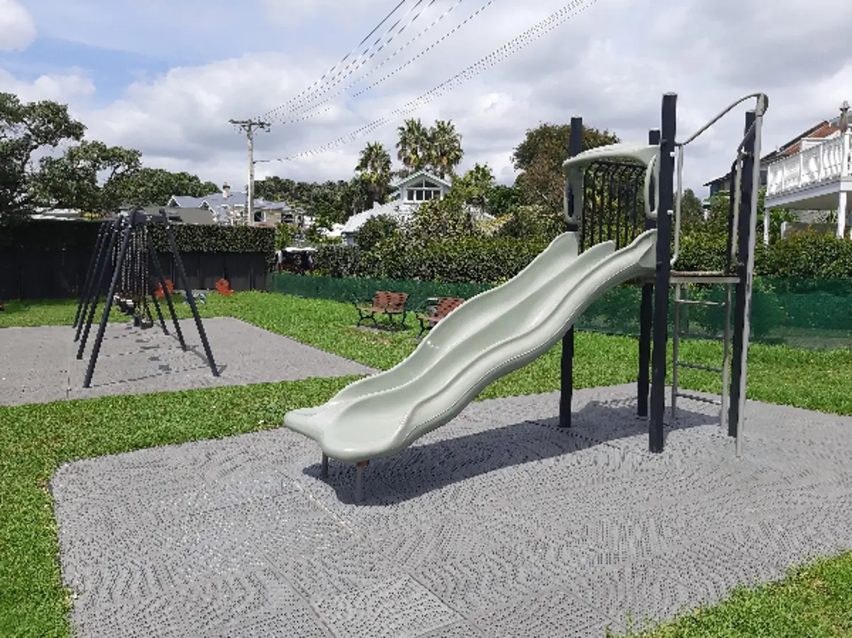 Photo of Bath Street Reserve by thecyberpr