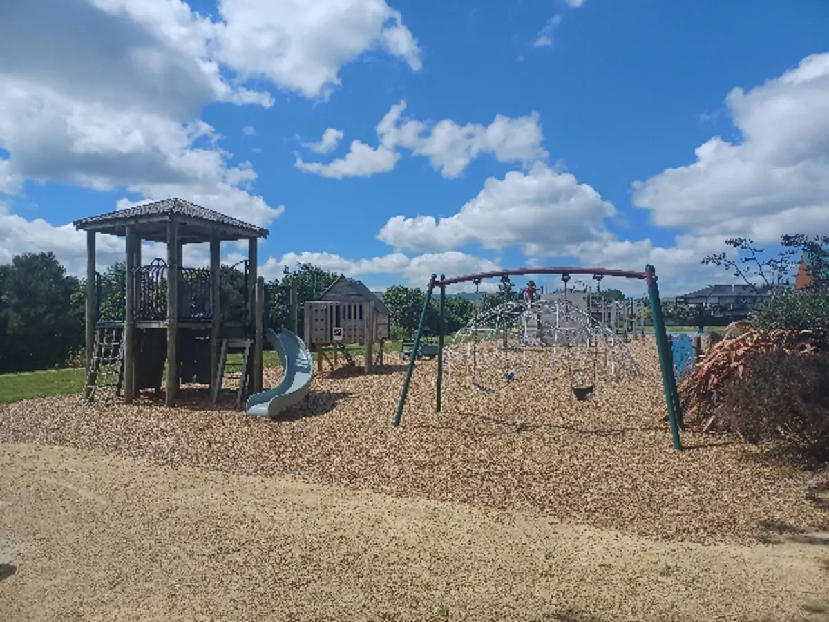 Peren Park playground photo